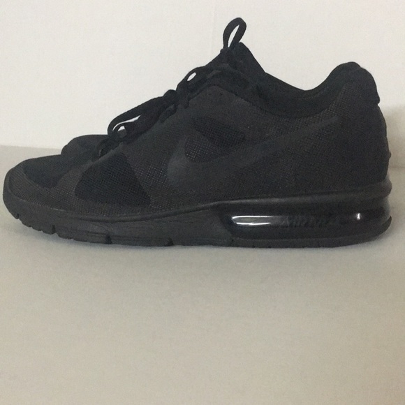 Nike Shoes - Women’s Nike Air Max